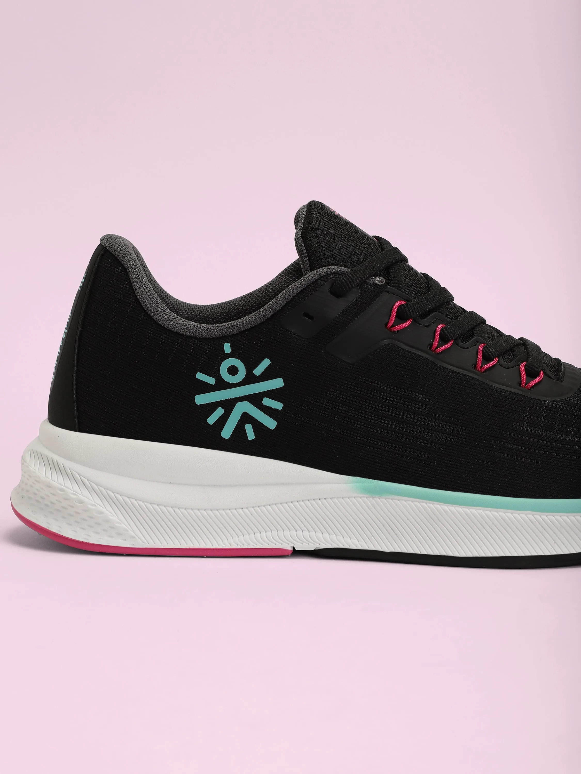 Thunderbird Women Running Shoes - Black